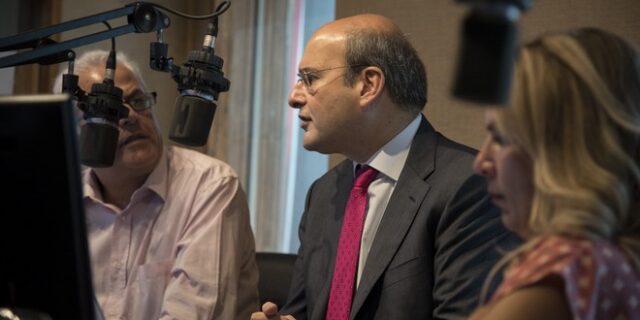 Χατζηδάκης για συμβασιούχους: Ό,τι προβλέπει το Σύνταγμα