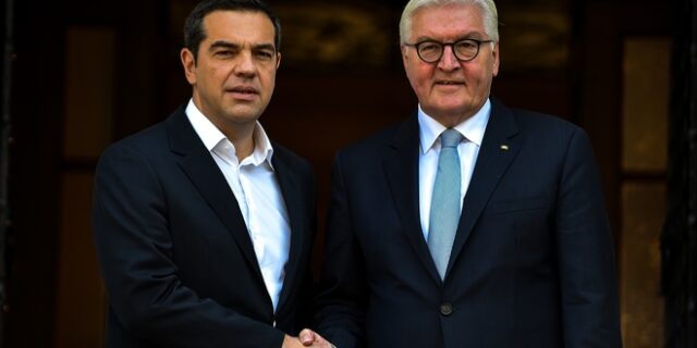 Μήνυμα Τσίπρα σε Στάινμαγιερ για τις γερμανικές αποζημιώσεις: Λύση με βάση το διεθνές δίκαιο