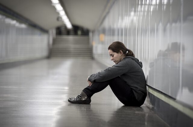 Κρίση και ψυχική υγεία: Τι προβληματίζει τους νέους, πώς μπορούν να βοηθήσουν οι γονείς