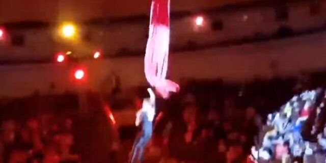 Ακροβάτης σε τσίρκο “σκάει” στο έδαφος πέφτοντας από ύψος 5 μέτρων