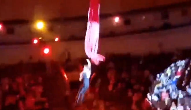 Ακροβάτης σε τσίρκο “σκάει” στο έδαφος πέφτοντας από ύψος 5 μέτρων