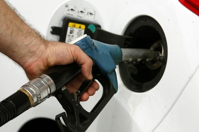 Πότε αλλάζει η σήμανση στα βενζινάδικα; – Πώς θα αναγνωρίζεις το σωστό καύσιμο για κάθε αυτοκίνητο
