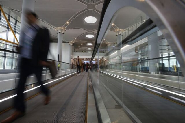 Ο Ερντογάν εγκαινιάζει το γιγάντιο αεροδρόμιο της Κωνσταντινούπολης