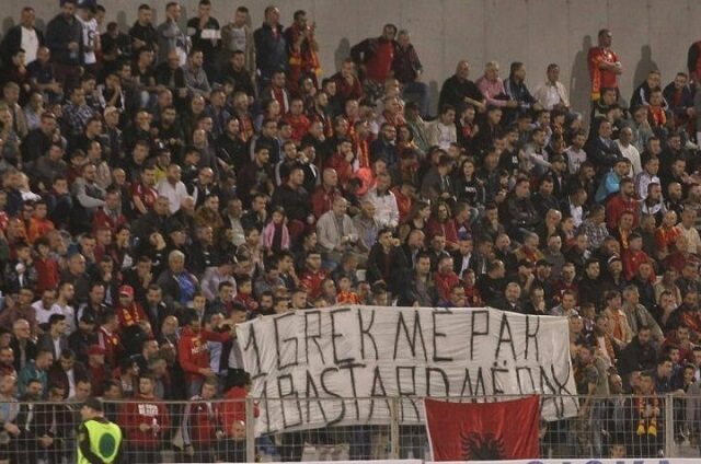 Αλβανία: Προκλητικό πανό σε ποδοσφαιρικό αγώνα μετά τον θάνατο του Κατσίφα