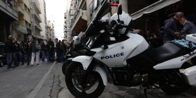 Ριφιφί στην Πλ. Κάνιγγος σε δύο διαδοχικά καταστήματα για να κλέψουν το τρίτο