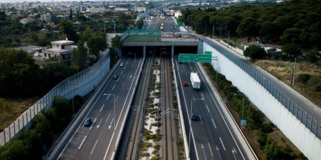Αίτημα στον πρωθυπουργό για επέκταση της Αττικής Οδού και Προαστιακού σε Λαύριο-Ραφήνα