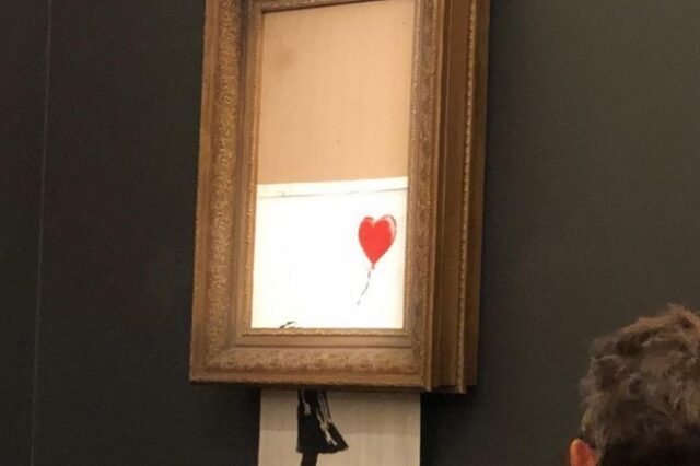 Αυτοκαταστράφηκε γνωστό έργο του Banksy – Μόλις είχε πωληθεί σε δημοπρασία για 1,18 εκατ. ευρώ