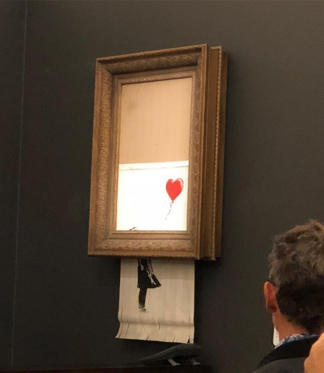 Αυτοκαταστράφηκε γνωστό έργο του Banksy – Μόλις είχε πωληθεί σε δημοπρασία για 1,18 εκατ. ευρώ