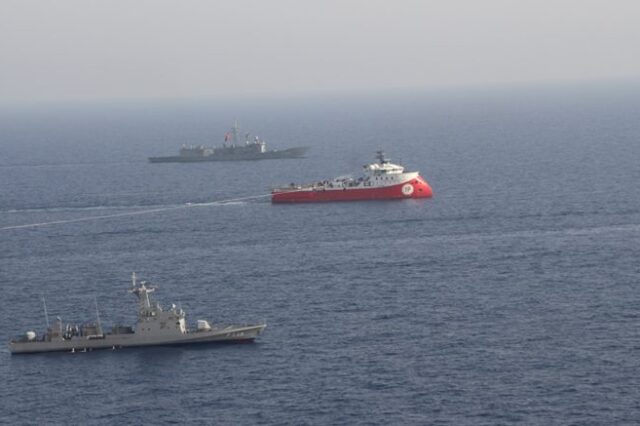“Συνωστισμός” πολεμικών πλοίων δυτικά της Κύπρου! Οι Τούρκοι έστειλαν φρεγάτα και υποβρύχιο