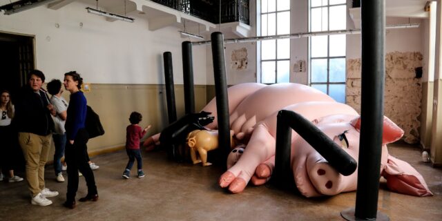 6η Athens Biennale: Η Ελλάδα της πόλωσης και της κοινωνικής σύγκρουσης