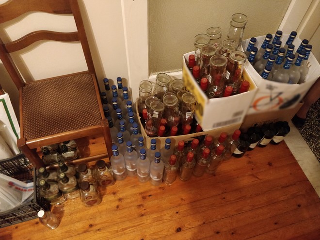 Παράνομο εργαστήριο με ποτά “μπόμπες” προμήθευε μπαρ στην Θεσσαλονίκη