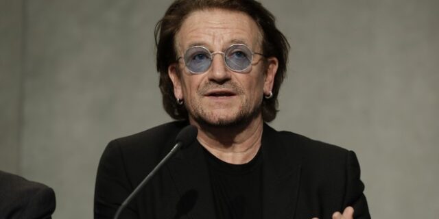 Ο πολιτικός ακτιβισμός του Μπόνο είχε Ορμπαν και… ναζιστικό χαιρετισμό