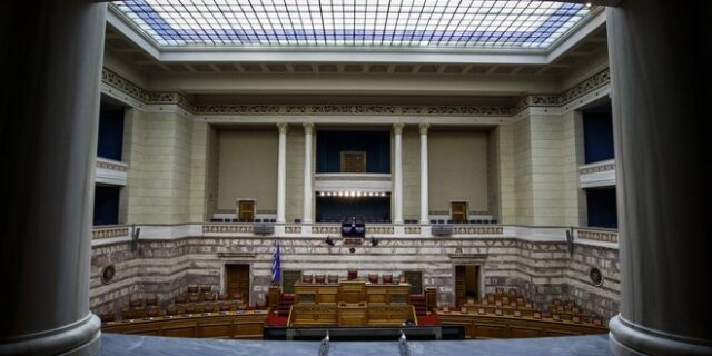 Προϋπολογισμός: Υπερπλεόνασμα και χωρίς περικοπή συντάξεων