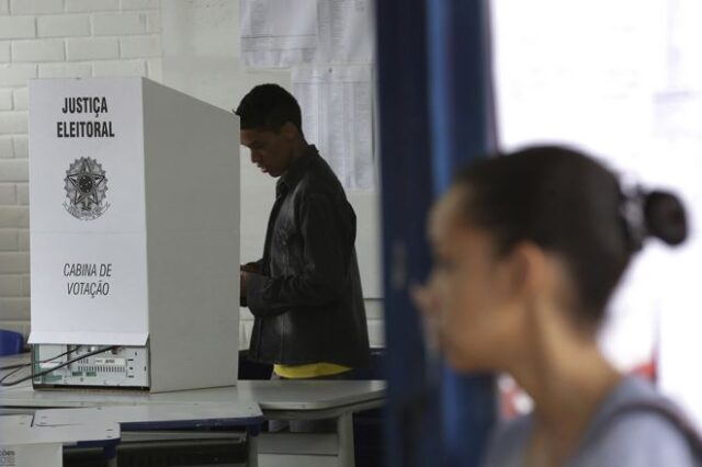 Βραζιλία: Άνοιξαν οι κάλπες των προεδρικών εκλογών