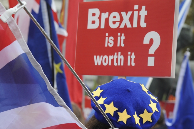 Guardian: Το Brexit ίσως παραταθεί ως το 2021