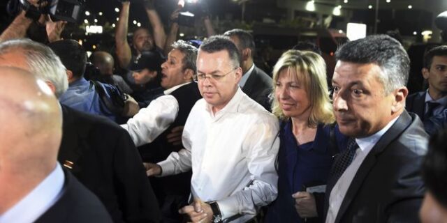 Τουρκία προς ΗΠΑ: Εμείς αφήσαμε τον πάστορα, εσείς να άρετε τις κυρώσεις