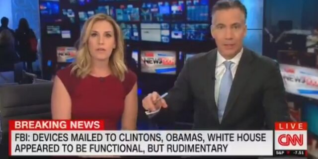 CNN: Η στιγμή που χτυπά ο συναγερμός εκκένωσης on air
