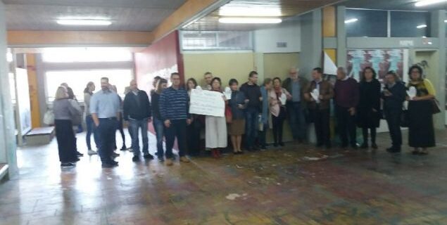 Φιλοσοφική: Ο Ρουβίκωνας κατέλαβε το στέκι μετά την πρωινή αλυσίδα των καθηγητών