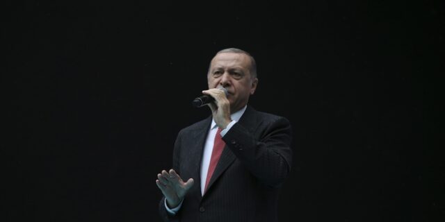 Συζητά να τοποθετήσει τους S-400 στο Αζερμπαϊτζάν ή στο Κατάρ