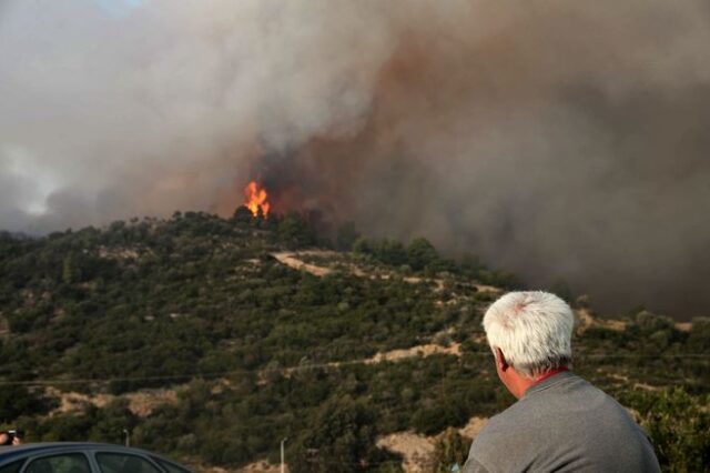 Υπό μερικό έλεγχο η φωτιά στην Εύβοια