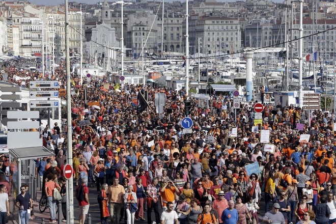 Γαλλία: Συγκεντρώσεις υπέρ της διάσωσης των μεταναστών στην Μεσόγειο
