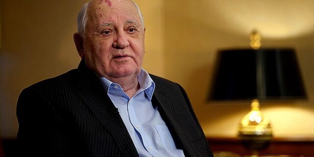 Ο Γκορμπατσόφ τραβάει το αυτί του Τραμπ για τα πυρηνικά