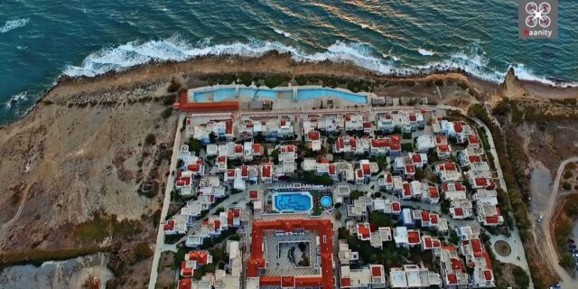 Μακέτα ή πραγματικότητα; Ο παραμυθένιος οικισμός στη μέση του πουθενά με τη “σκοτεινή” ιστορία