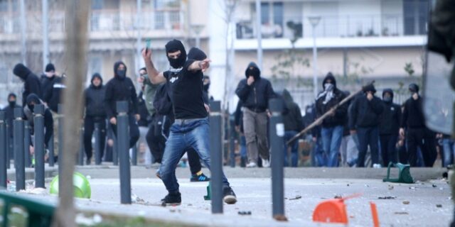 Αστυνομική επιχείρηση σε συνδέσμους ομάδων σε Ίλιον και Περιστέρι