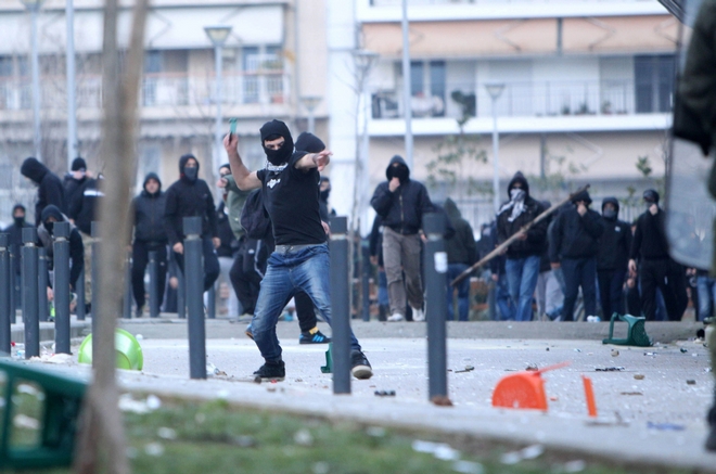 Αστυνομική επιχείρηση σε συνδέσμους ομάδων σε Ίλιον και Περιστέρι