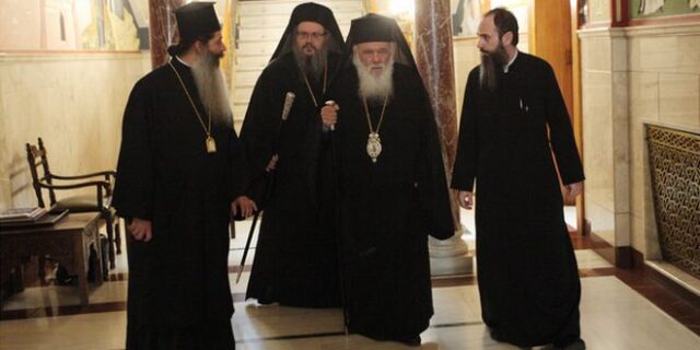 Διπλό μήνυμα Ιερώνυμου σε Πατριαρχείο και Μαξίμου