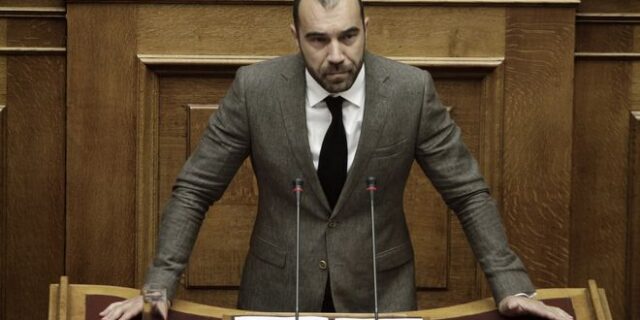 Ρατσιστικό παραλήρημα από ΧΑ: Τα Πακιστανάκια χειρίζονται μαχαίρια λίγο μετά τη γέννηση τους