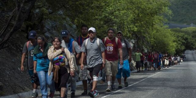 ΗΠΑ: Ο Τραμπ θα απαγορεύσει στο καραβάνι μεταναστών να περάσει τα σύνορα