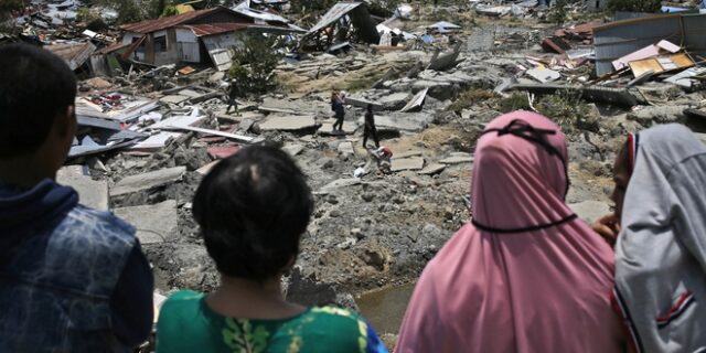 Ινδονησία: Περισσότεροι από 1500 οι νεκροί – Ξεπερνούν τους 1.000 οι αγνοούμενοι