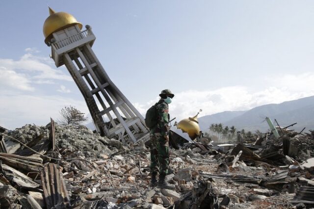 Σεισμός στην Ινδονησία: 1.763 οι νεκροί, 5.000 οι αγνοούμενοι