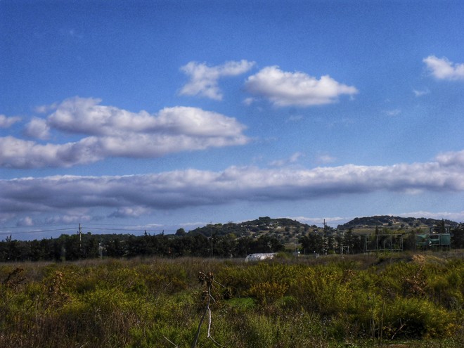 Βελτιωμένος καιρός έως την Τρίτη – Τοπικές βροχές από Τετάρτη ανατολικά και νότια