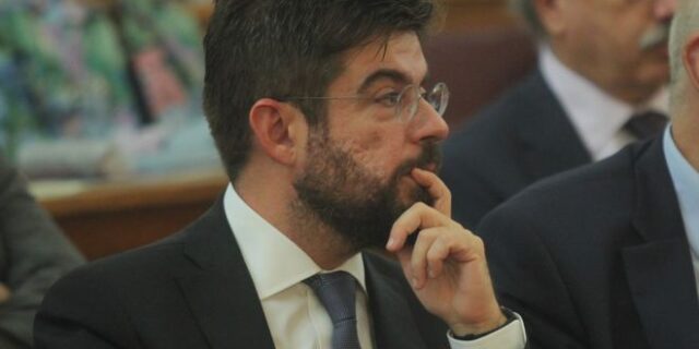 Καλογήρου υπέρ “νόμου Παρασκευόπουλου”: Το κράτος δικαίου κινδυνεύει από μια ρητορεία επί επίπλαστων στοιχείων