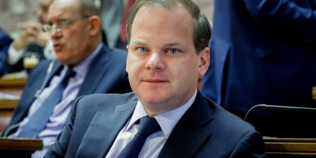 Κόντρα Σπίρτζη- Καραμανλή για το εμπορευματικό κέντρο στο Θριάσιο