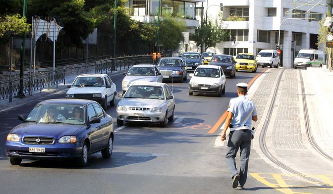 Κίνηση στους δρόμους: Πού παρατηρούνται καθυστερήσεις – Συγκεντρώσεις στο κέντρο της Αθήνας