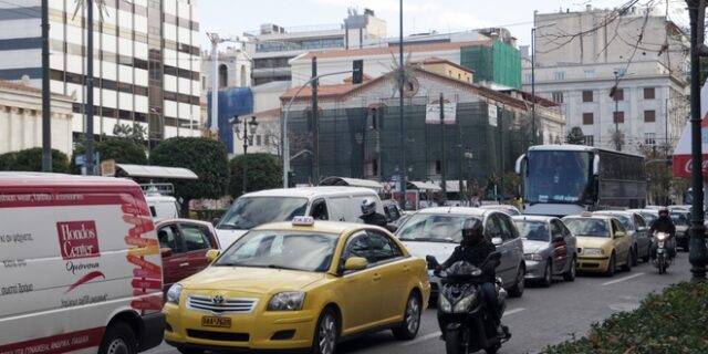 Αυξημένη κίνηση στους δρόμους της Αθήνας – Πού παρατηρούνται προβλήματα