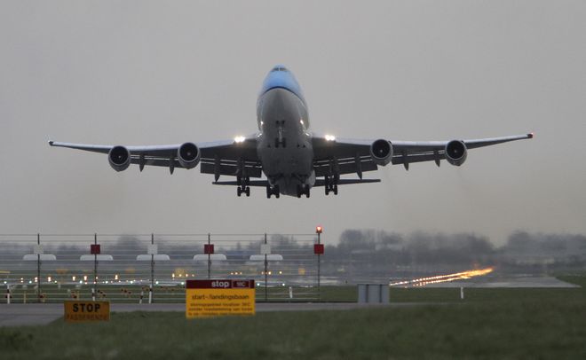Πτήση τρόμου στην Ολλανδία: Συνοδεία F-16 προσγειώθηκε στο Άμστερνταμ Airbus της KLM