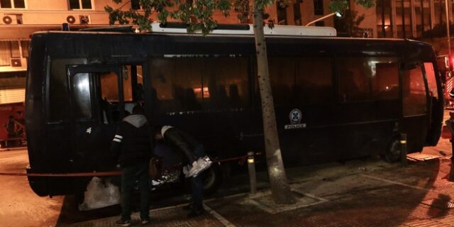 Βίντεο από τον επίθεση: Το ΑΤ Ομόνοιας στις φλόγες 