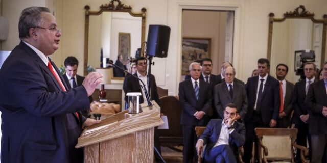 ΥΠΕΞ: Ο Κοτζιάς αποχώρησε ανακοινώνοντας επέκταση χωρικών υδάτων στα 12 μίλια στο Ιόνιο