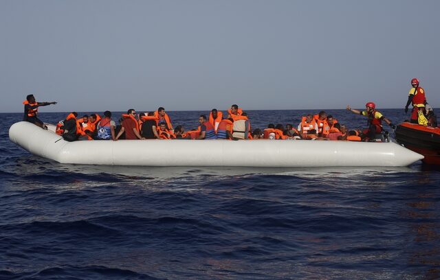 Νέα τραγωδία με μετανάστες: Βυθίστηκε πλοίο ανοιχτά της Λιβύης