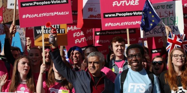 Μαζική διαδήλωση κατά του Brexit στο Λονδίνο