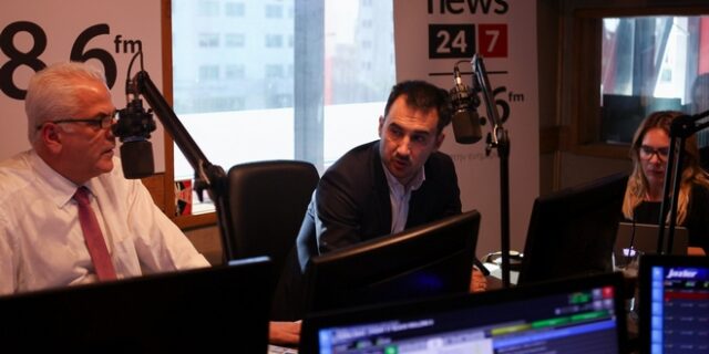 Χαρίτσης: Επιπλέον χρηματοδότηση 2 δισ. ευρώ στους δήμους και 11.500 προσλήψεις