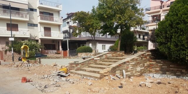 Εργοτάξιο η Μάνδρα έντεκα μήνες μετά τις φονικές πλημμύρες