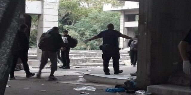 Θεσσαλονίκη: Εκκενώνεται κτίριο όπου είχαν βρει καταφύγιο μετανάστες