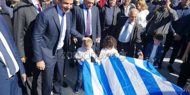 Παρέλαση στα Χανιά: Συνθήματα για την Μακεδονία, παρουσία Μητσοτάκη