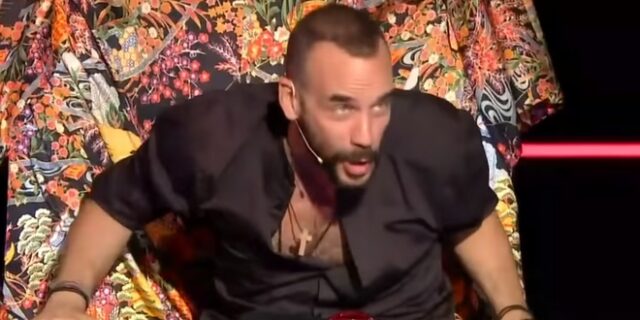 The Voice: Το ακατάλληλο ανέκδοτο του Μουζουράκη και η καρέκλα που δε γύρισε