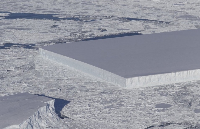 Δέος: Η NASA φωτογράφησε ένα πρωτοφανές γεωμετρικό παγόβουνο